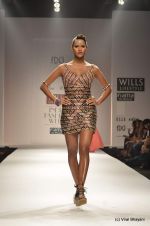 Model walk the ramp for Malini Ramani Show at Wills Lifestyle India Fashion Week 2012 day 4 on 9th Oct 2012 (41).JPG